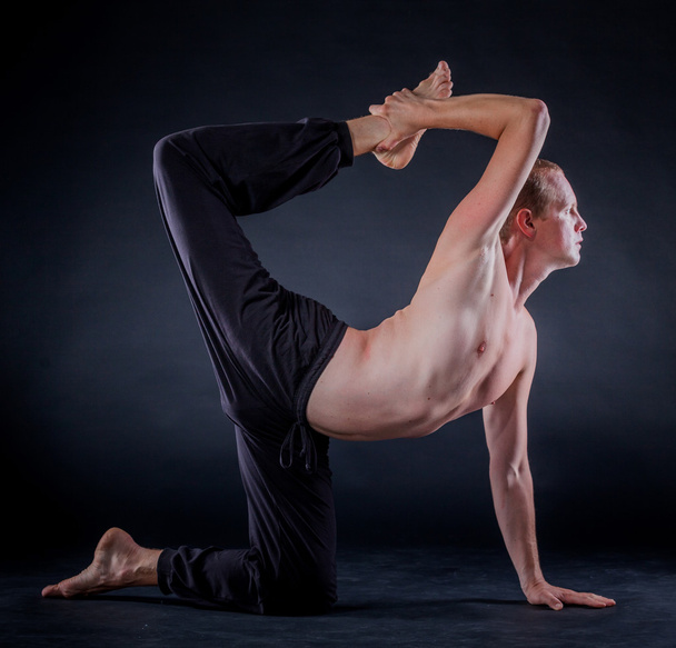 Yoga man - 写真・画像