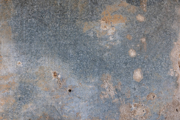 古い汚れた亜鉛上塗を施してあるシート金属セメントの汚れ-フルフレームの質および背景 - 写真・画像