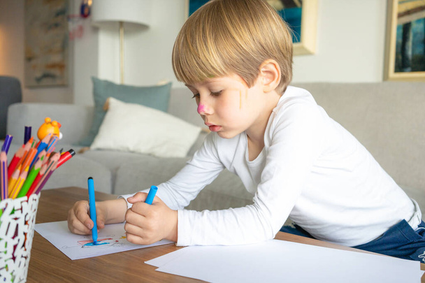 Child boy drawing at home - Photo, Image
