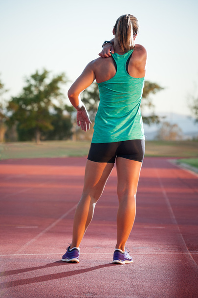 Läuferin auf der Leichtathletik-Bahn - Foto, Bild