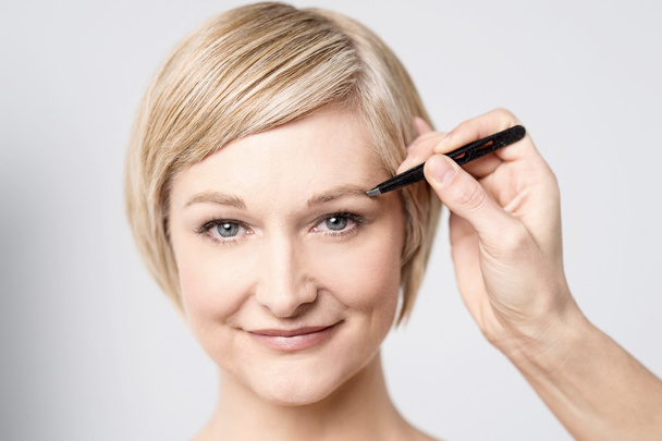 Woman brushing her eyebrow - Foto, Imagem