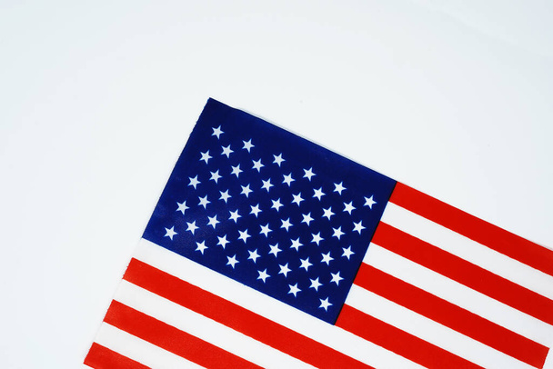Beyaz arka planda izole edilmiş Amerikan bayrağı - Fotoğraf, Görsel