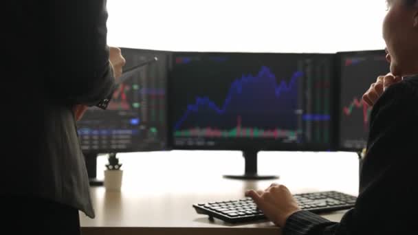 Slow motion business investors in stock trading company analyzing stock exchange marketing looking at monitors analyzing candle bar price for loss and grow up gain and profits. Burgeoning - Footage, Video