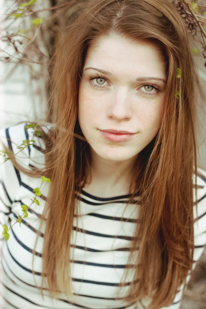 girl with freckles in brown tones - Fotó, kép