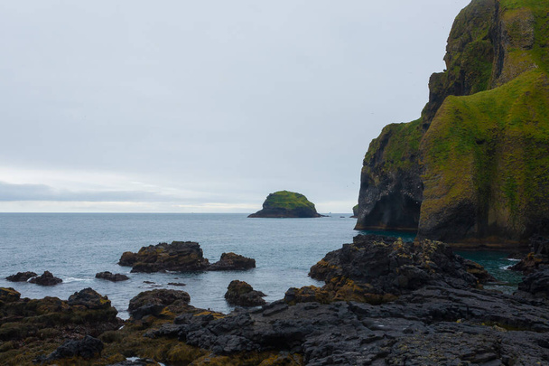 Elefánt alakú szikla, Vestmannaeyjar sziget strand, Izland. Vestmann-szigetek - Fotó, kép