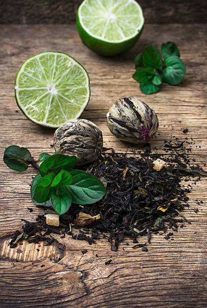 tea brew with lime and mint on wooden background - Photo, Image