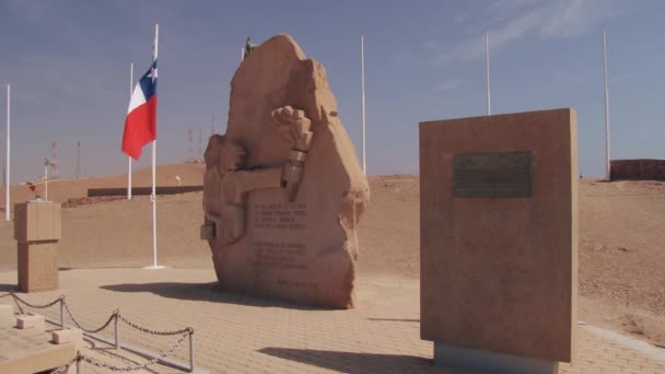 Εξωτερικό του το πολεμικό μνημείο στην κορυφή του λόφου Morro de Arica στην Arica, Χιλή. - Πλάνα, βίντεο