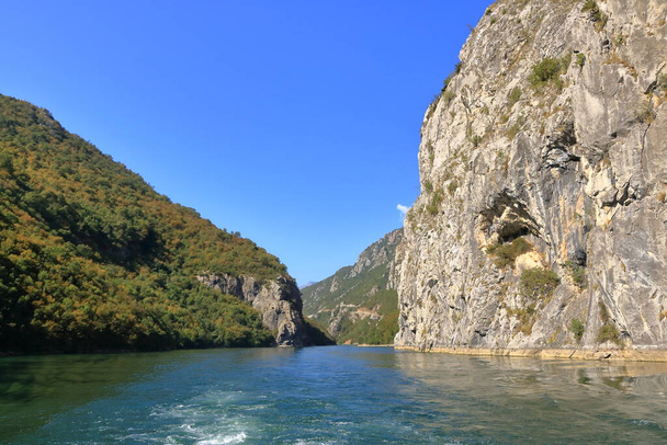 Vista do lago Koman na Albânia - Foto, Imagem