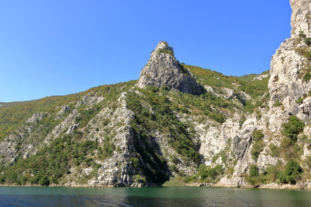 Vista do lago Koman na Albânia - Foto, Imagem