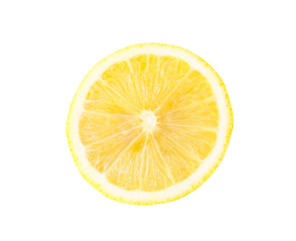Верхний вид желтого лимона половина изолирована на белом фоне с обрезкой пути. - Фото, изображение