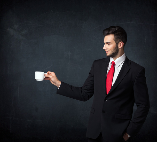 Businessman holding a white cup - Foto, afbeelding