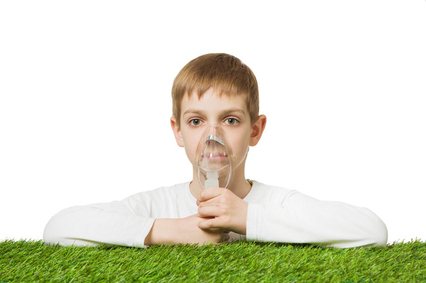Boy in white using inhalator mask - Фото, зображення