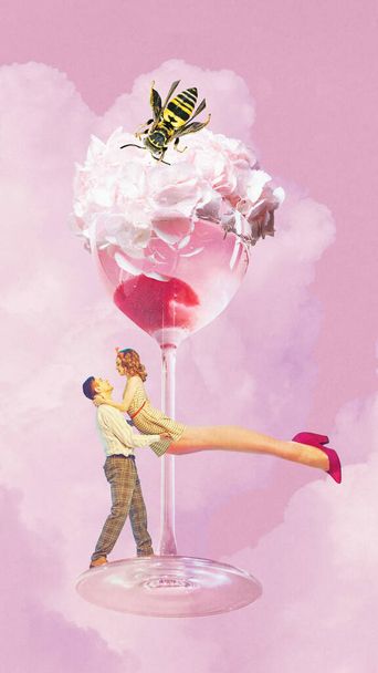 Affiche. Collage d'art contemporain. Doux et aigre. Couple dansant à côté de verre à cocktail rempli de fleurs et d'abeilles sur fond pastel. Concept de fête, fun, discothèque, humeur du vendredi, danse, rétro - Photo, image