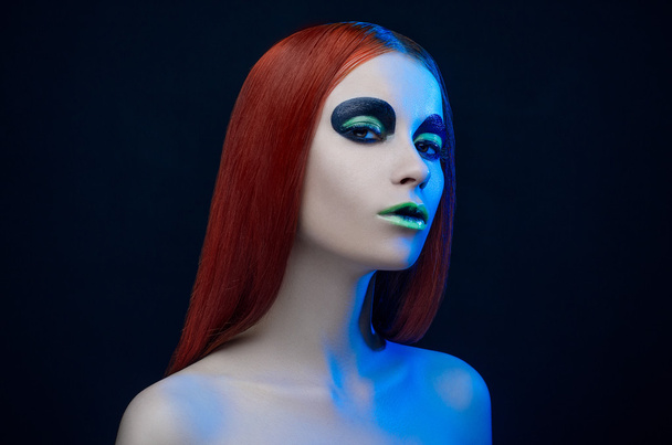girl green makeup red hair blue background - Foto, Imagem