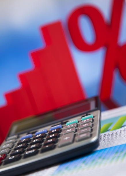 Hintergrund mit Finanzsymbolen und Taschenrechner - Foto, Bild