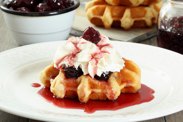 Sweet and delicious waffles - Foto, afbeelding