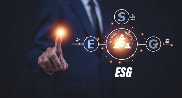 Manažer Přijetí zásad ESG podporuje udržitelný růst začleněním environmentálních, sociálních a správních aspektů do rozhodování, čímž vytváří dlouhodobou hodnotu pro podniky i společnost. - Fotografie, Obrázek