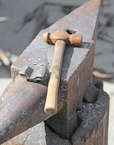 Anvil and sturdy hammer in the workshop of the master blacksmith - Photo, Image