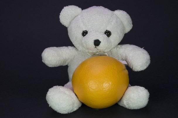 Teddybeer met sinaasappel - Foto, afbeelding