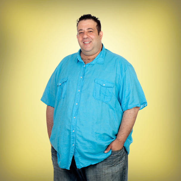 Homem gordo feliz com camisa azul
 - Foto, Imagem