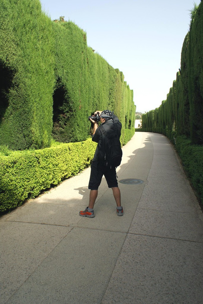 Tourist taking photos in Alhambra palace, Granada, Spain - Fotografie, Obrázek