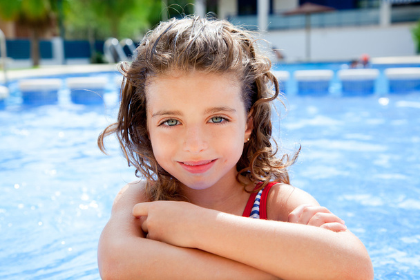 Happy kid girl smiling at swimming pool - Фото, изображение