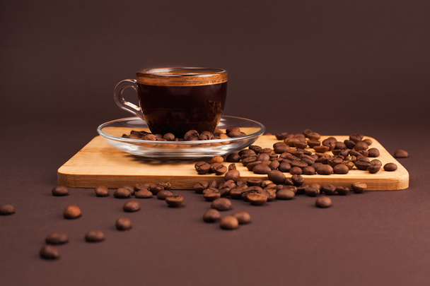 cup of coffee with beans - Foto, afbeelding