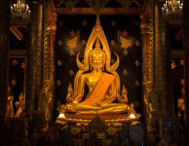 golden buddha statue - Foto, immagini