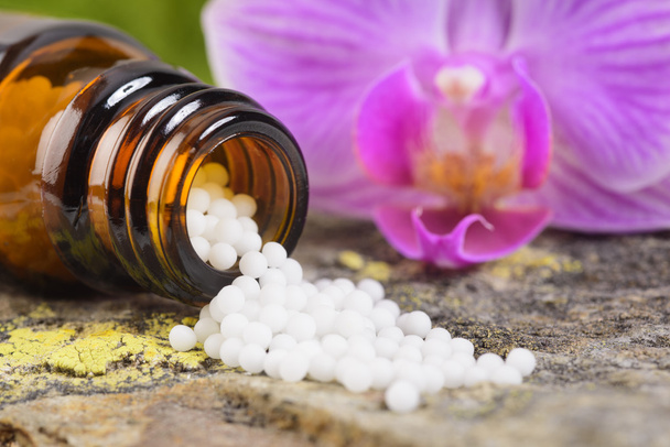 Alternative medicine with herbal pills - Valokuva, kuva
