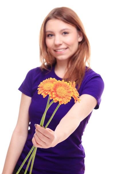 woman holding flowers - Φωτογραφία, εικόνα