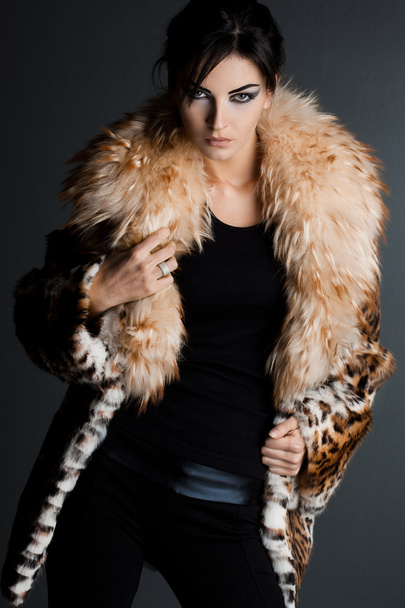 Beautiful fashionable woman in fur coat - Фото, зображення