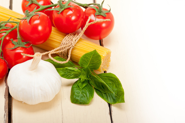 Italiaanse fundamentele pasta ingrediënten - Foto, afbeelding