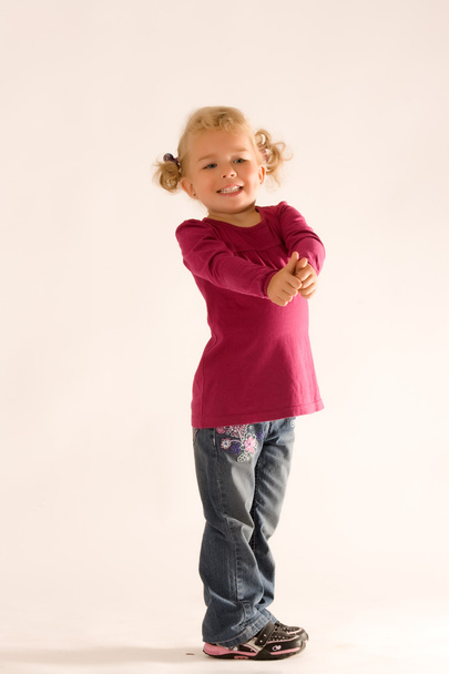 pozitivní dívka s plyšové hračky - Fotografie, Obrázek