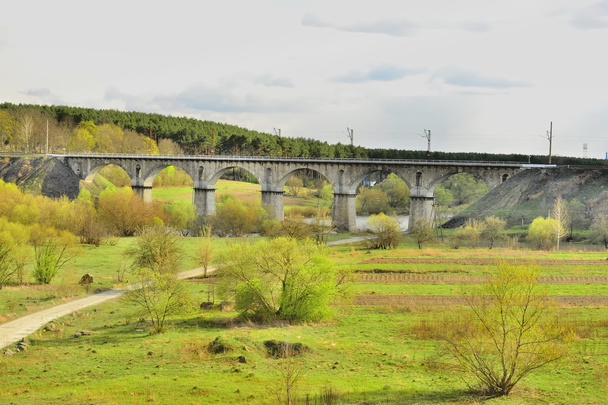 Ponte ferroviária sobre o rio - Foto, Imagem