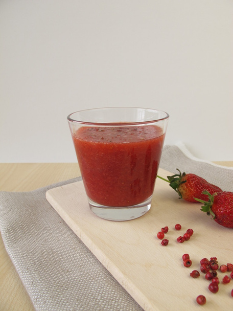 Smoothie fraise au poivre rose
 - Photo, image