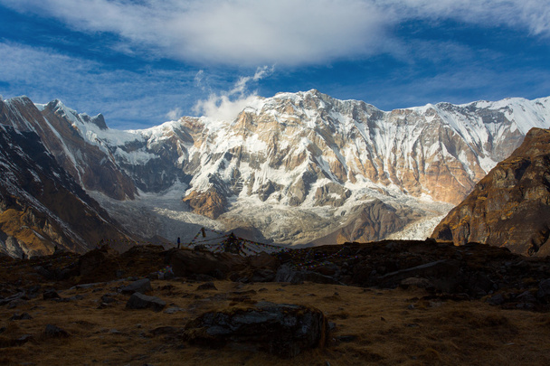 Veduta dell'Annapurna I dal campo base dell'Annapurna Monti Himalaya
  - Foto, immagini