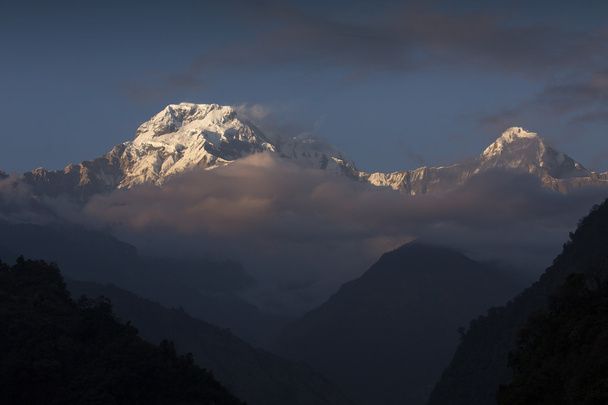 Annapurna I Himalaia Montanhas no Nepal
 - Foto, Imagem