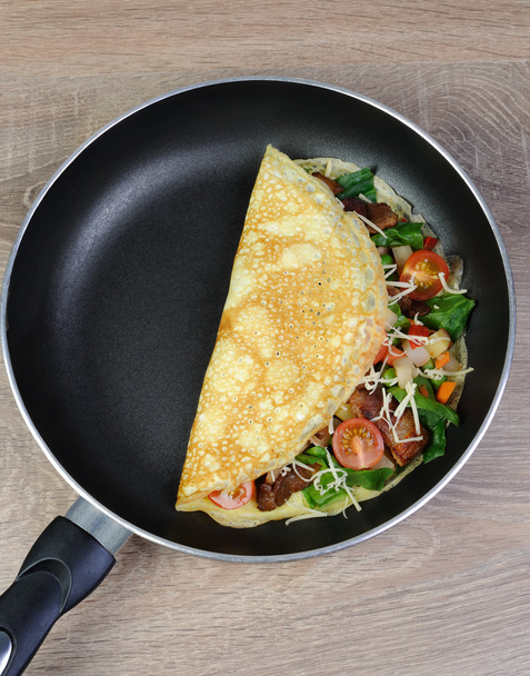 Omelette with vegetables and cheese  - Zdjęcie, obraz