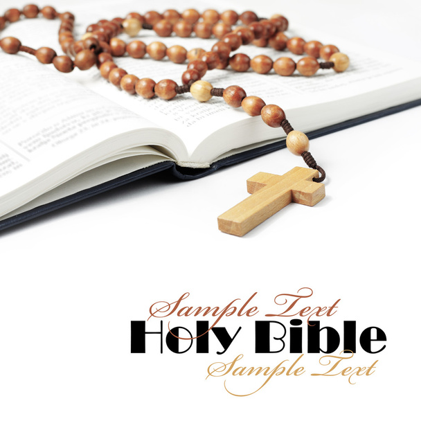 Biblia con rosario
 - Foto, Imagen