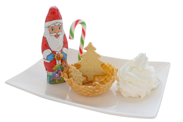 Gelato in wafer cone, ciotola con decorazione natalizia isolata su sfondo bianco
 - Foto, immagini