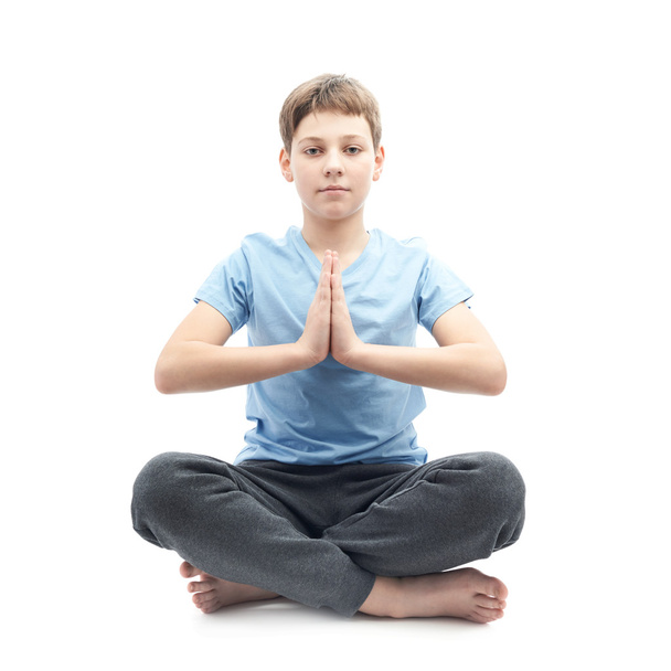 Young boy doing yoga - Foto, afbeelding