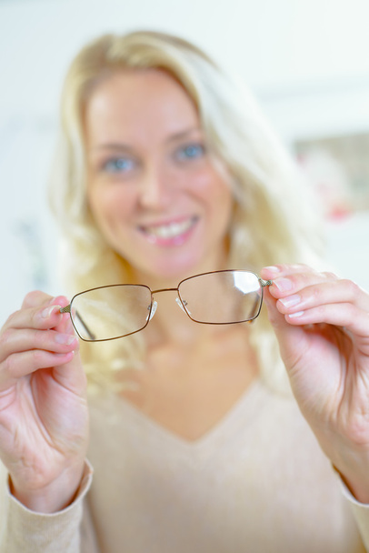 Woman shopping for new glasses - Foto, Imagem