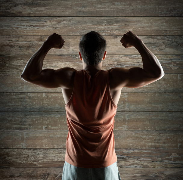 young man or bodybuilder showing biceps - Фото, зображення