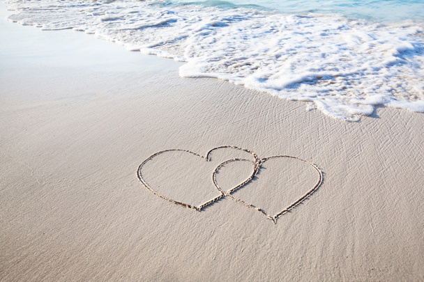 Two hearts drawn on sand - Фото, изображение