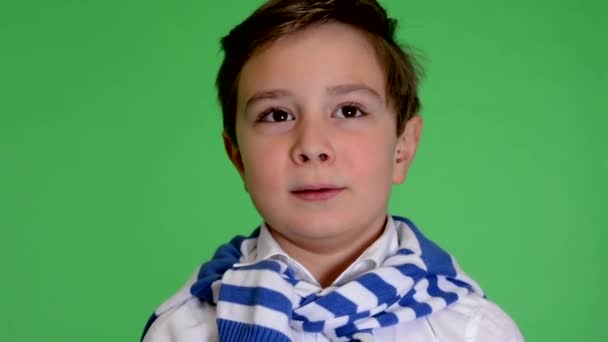 Young handsome child boy talks to camera - green screen - closeup - studio - Footage, Video
