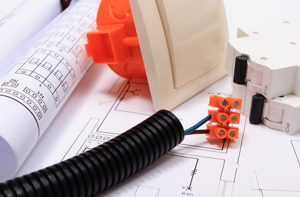 Componentes para instalações eléctricas e diagramas de construção
 - Foto, Imagem
