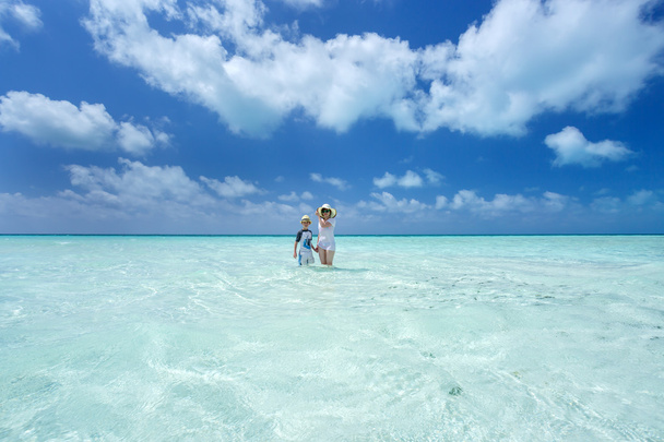 Vrouw en jongen Caribische zee - Foto, afbeelding