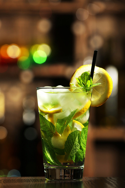 Glass of cocktail in bar on bright blurred background - Fotografie, Obrázek