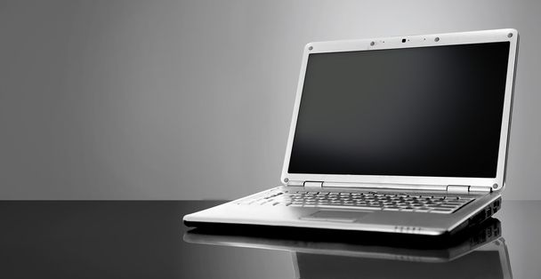 σύγχρονου φορητού υπολογιστή που απομονώνονται σε μαύρο φόντο - Φωτογραφία, εικόνα
