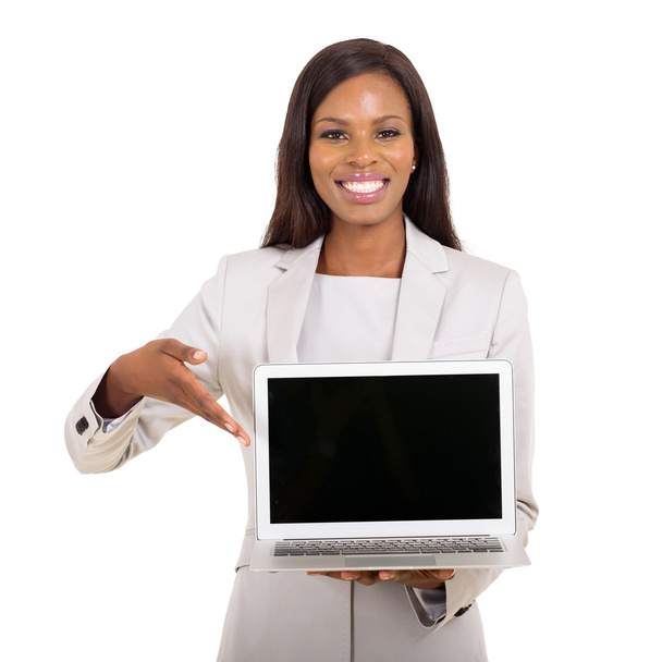 Businesswoman presenting black laptop screen - Foto, imagen
